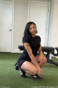 Cute Sporty Brunette Eva