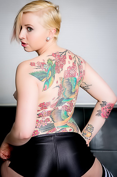 Tattooed babe fingering hard