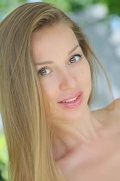 Beautiful teen Leila Mazz stripping