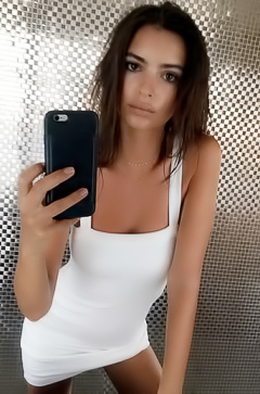 Emily Ratajkowski - sexy selfie