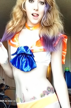 Alternative Chick Posing Sexy In Hot Selfpics