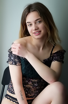 Trinity Free Small Teen In Erotic Lingerie