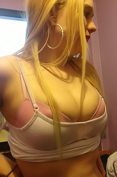 Amateur Babe Sucking a Good Dick