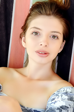 Simona Enjoying To Show Her Naked Body