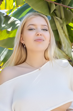 I Havent Fucked Nikoletas Delicious Blonde Ass