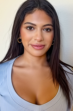 Reyna Belle Swirls, Splooshes Cum Slowly